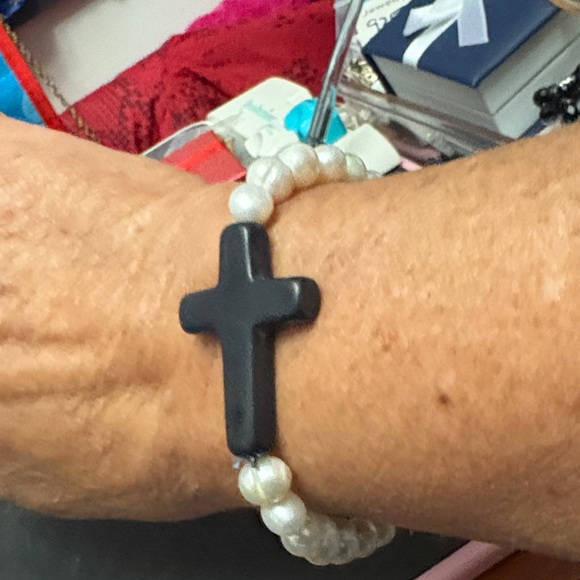 Stone Cross  with White Cultured Pearl Pearl Bracelet ( Brand New) - Picture 7 of 9